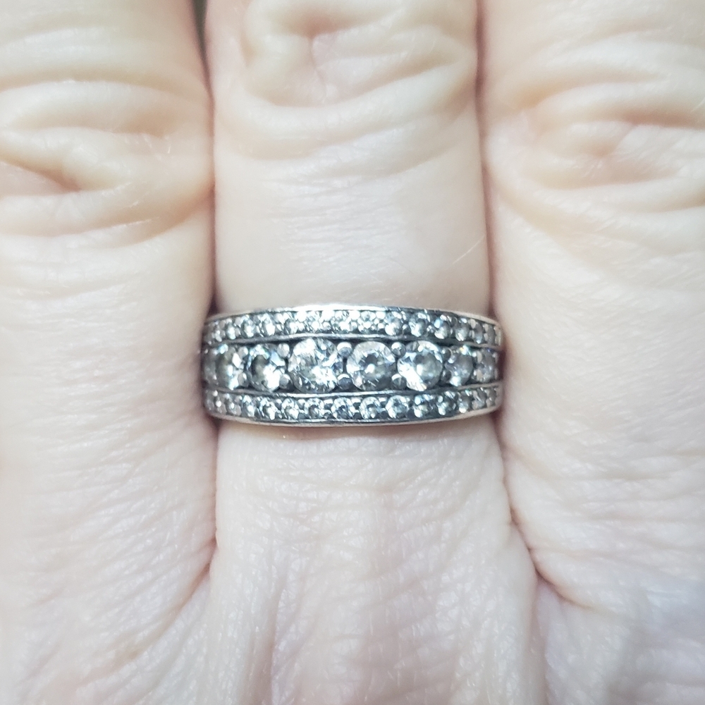 DIAMONIQUE BAND RING - Picture 7 of 8
